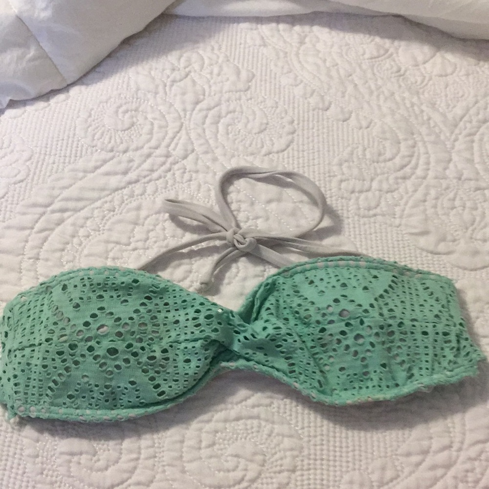 Twist bandeau bikini top